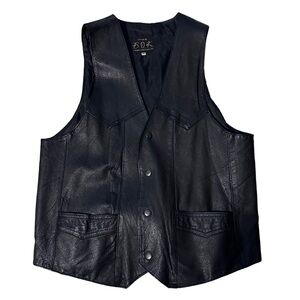 Men’s Black Leather Vest w Metal Snap Closure 2 Pockets sz 42, back adjustment